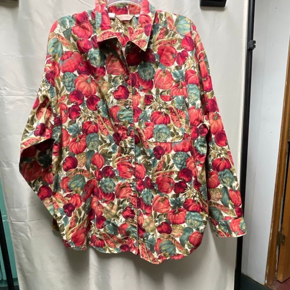 Vintage Gotcha Covered size XL made in U.S.A.apple pumpkin print.